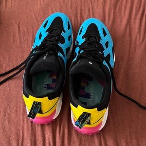 Columbia’s Mens Adventure Tokyo Flow Asphalt Shoe